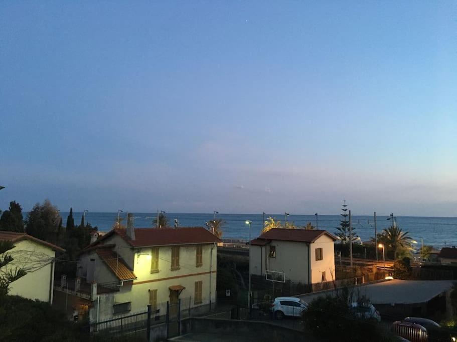 Appartamento Villa Rita A 100 M Dal Mare! 瓦莱克罗夏 外观 照片