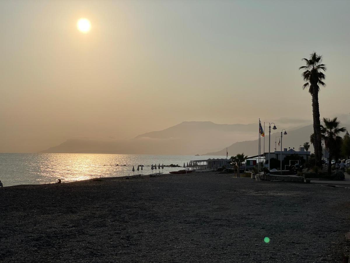 Appartamento Villa Rita A 100 M Dal Mare! 瓦莱克罗夏 外观 照片